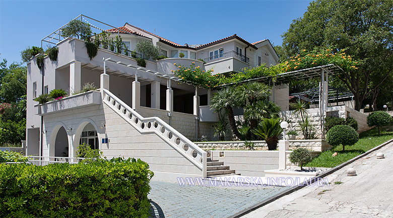 apartments Laura, Makarska - house in Dalmatian white stone