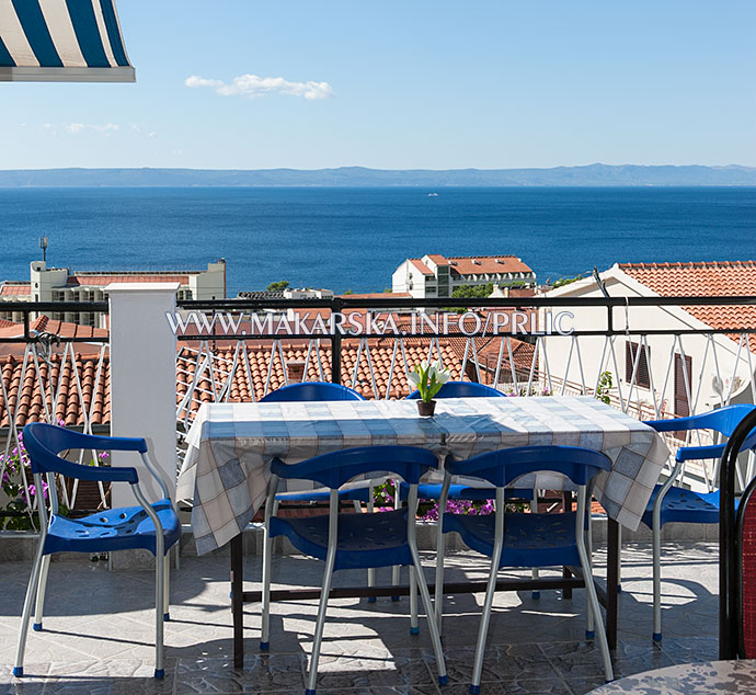 balcony with table - Balkon mit Tisch