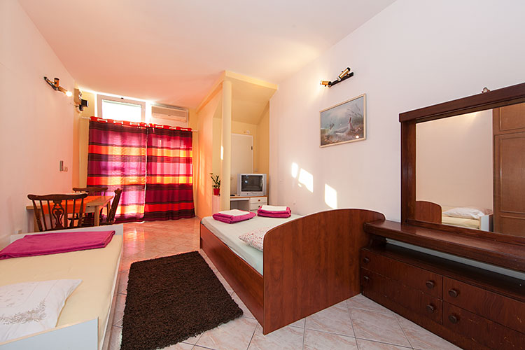 Apartments Tomaš, Makarska - bedroom